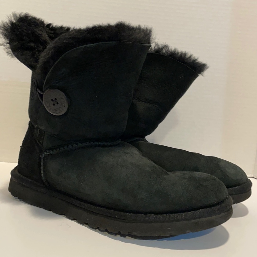 UGG Bailey Button Black Short Boots Women’s size 8